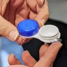Manipulation des lentilles de contact
